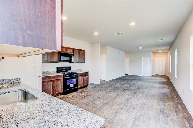 Photo - 274 Jade St