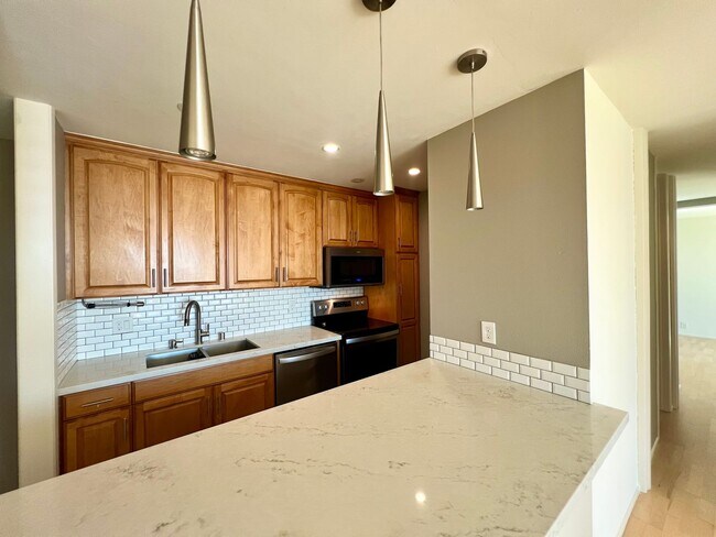 Photo - 2 Bed / 2 Bath Condo with Panoramic Ocean ... Unit 303