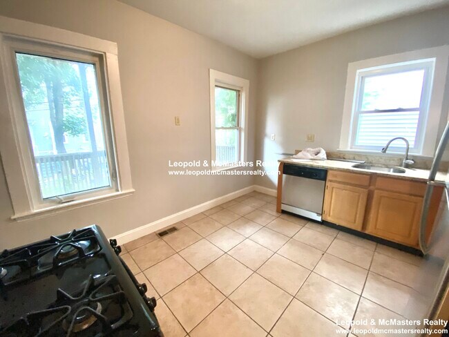 Photo - 21 Roseclair St