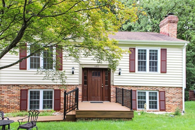 Building Photo - Furnished 2-bedroom / 1-bath