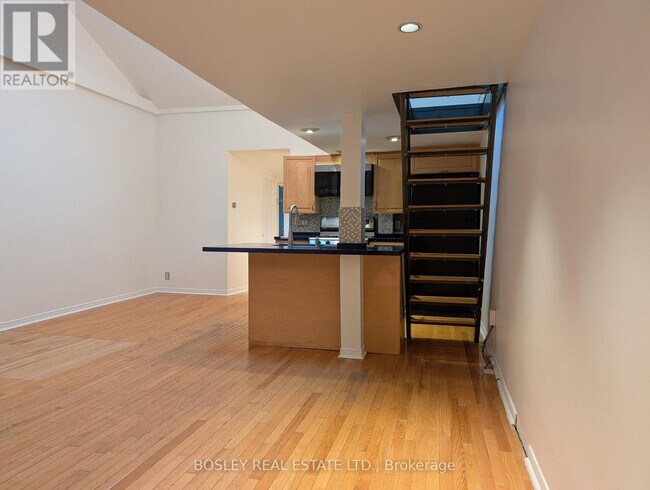 Photo - 230 Ontario St