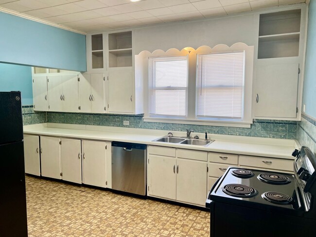 Photo - 3 Bedroom, 1.5 Bath for Rent!