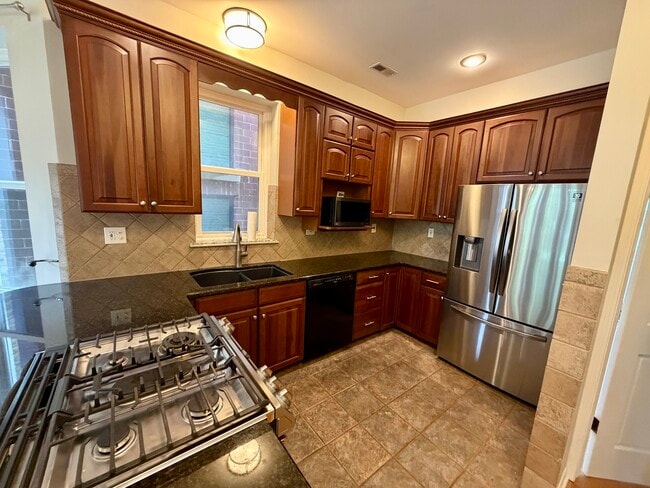 Photo - 1350 N Leavitt St Unit 2