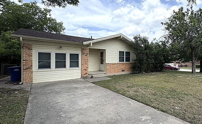 Photo - 605 E Robertson Ave