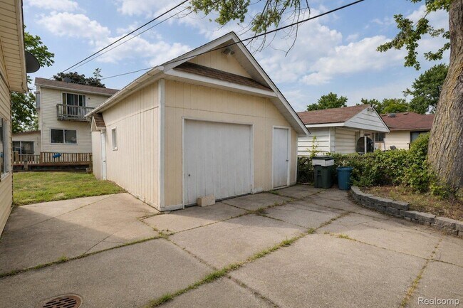 Photo - 22464 Beach St
