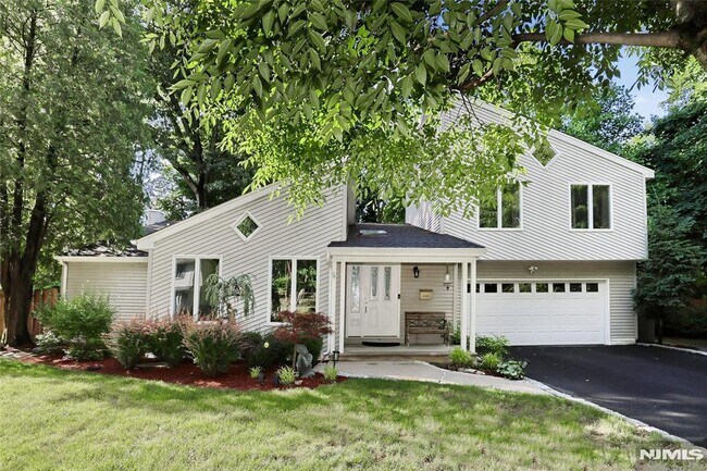 Building Photo - 69 Pittis Ave