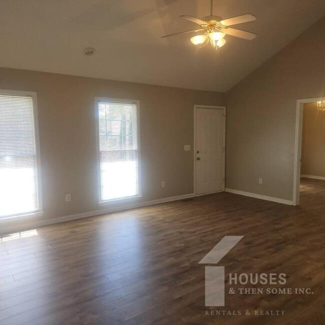 Photo - 403 Fairdale Dr