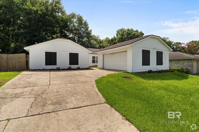 Building Photo - 122 Lake Forest Blvd Rental