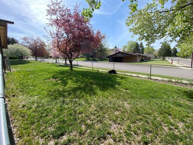 Photo - 122 N 1050 E