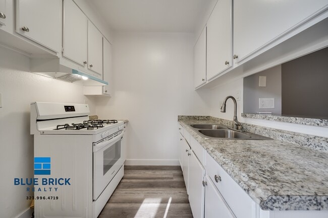 Building Photo - 8430 Cedros Ave Unit 107