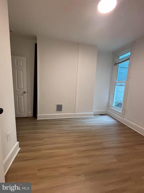 Photo - 2023 Division St
