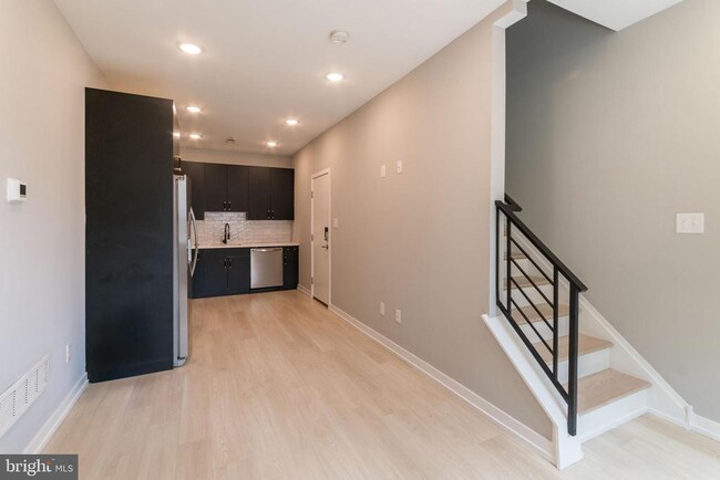Photo - 2428 Jasper St