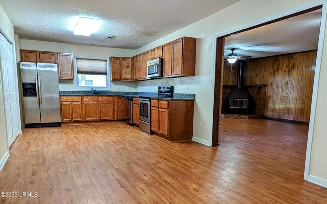 Photo - 611 Broad River Dr