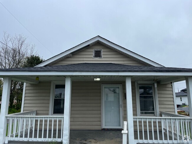 Building Photo - 2 Bedroom 1 Bath Available to Rent for $79... Rental