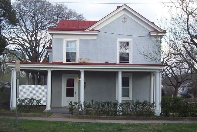 Building Photo - 816 Avon St Unit B