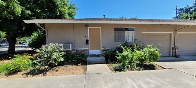 Building Photo - Central Davis Duplex home close to Parks a...