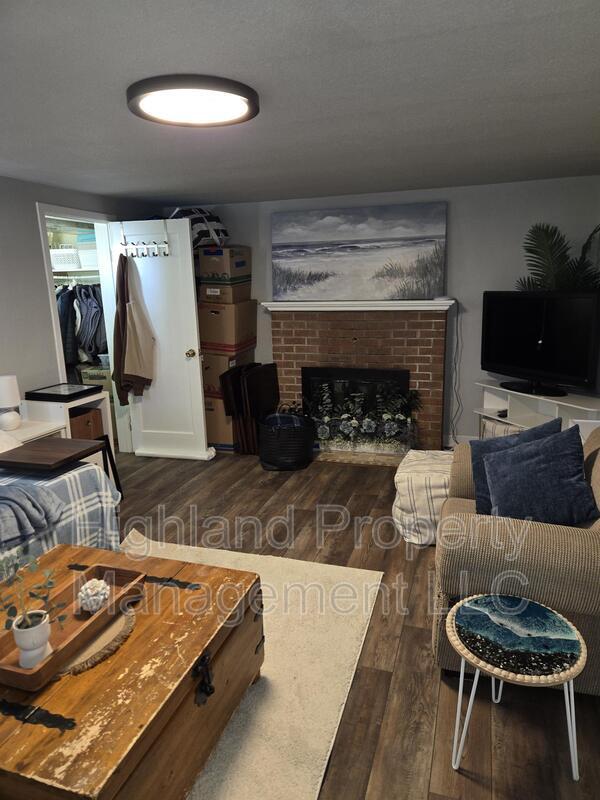 Photo - 1160 1/2 NE Lake St