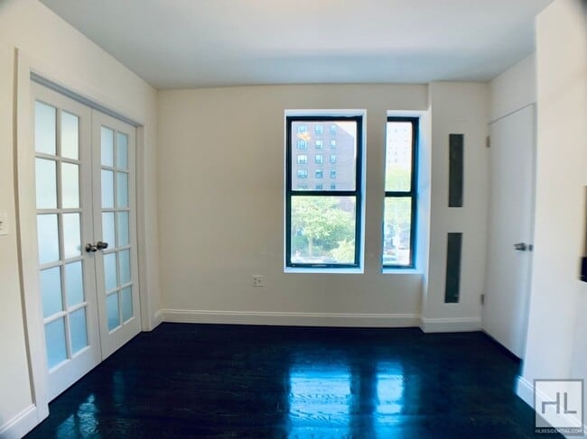 Building Photo - E 14 ST Unit 23