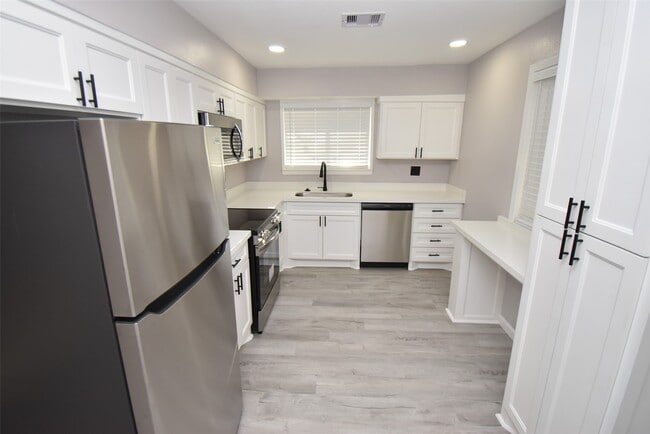 Photo - 16587 El Camino Real