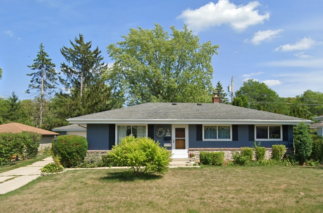 Photo - W147N8356 Manchester Dr House