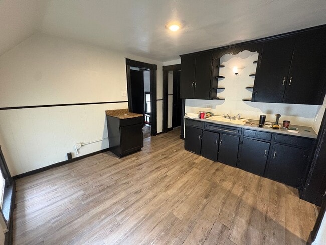 Building Photo - 629 Jay St Unit 629 Jay St. Up