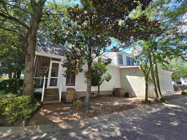 Photo - 113 Village Ln