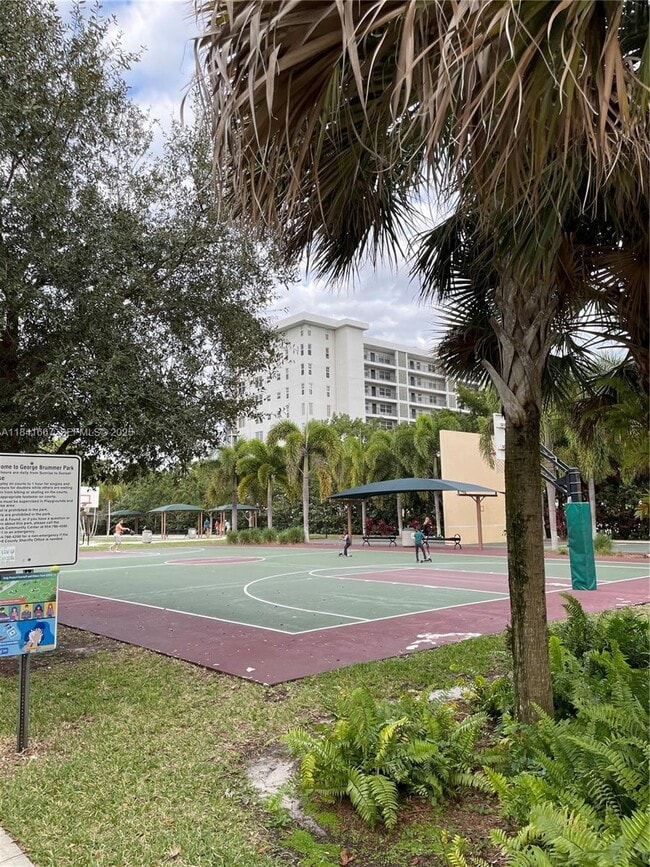 Building Photo - 555 Oaks Ln Unit 203