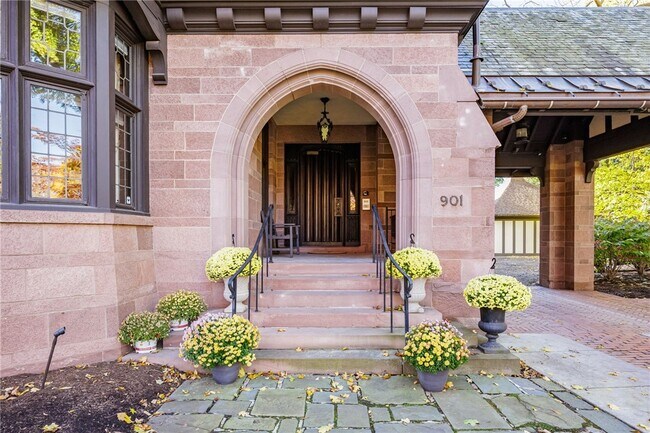 Photo - 901 East Ave