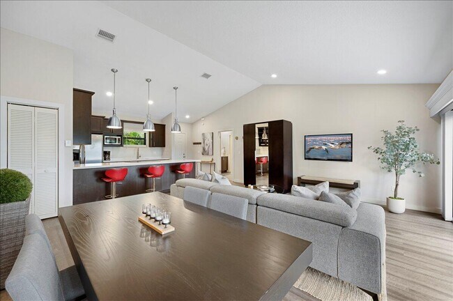 Photo - 11863 Wimbledon Cir Unit 542