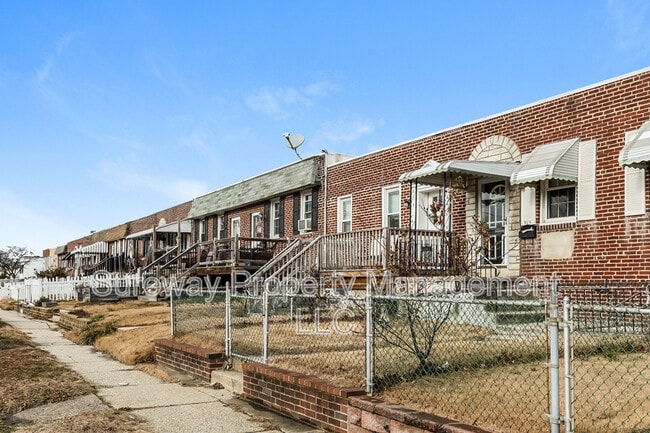 Photo - 915 W Browning Rd