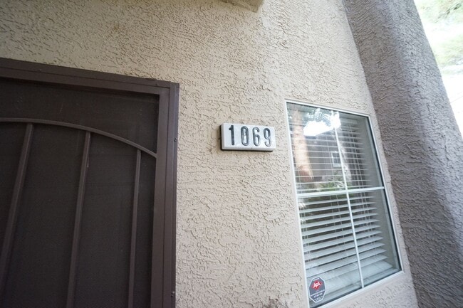 Photo - SHOWINGS AVAILABLE NOW Unit 1069 - Bldg #14