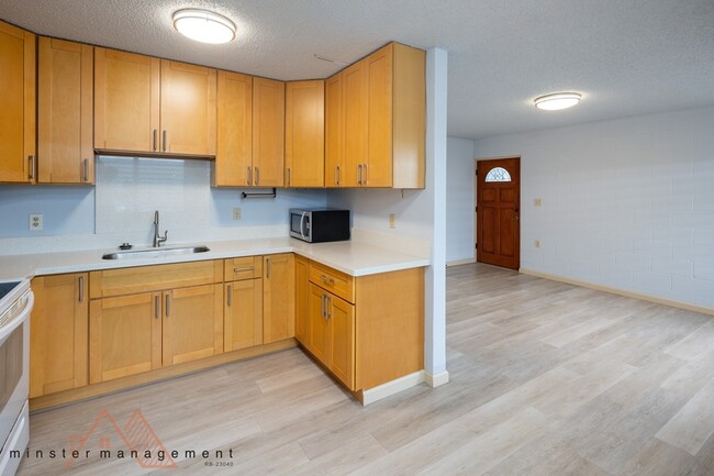 Photo - 215 Azores St