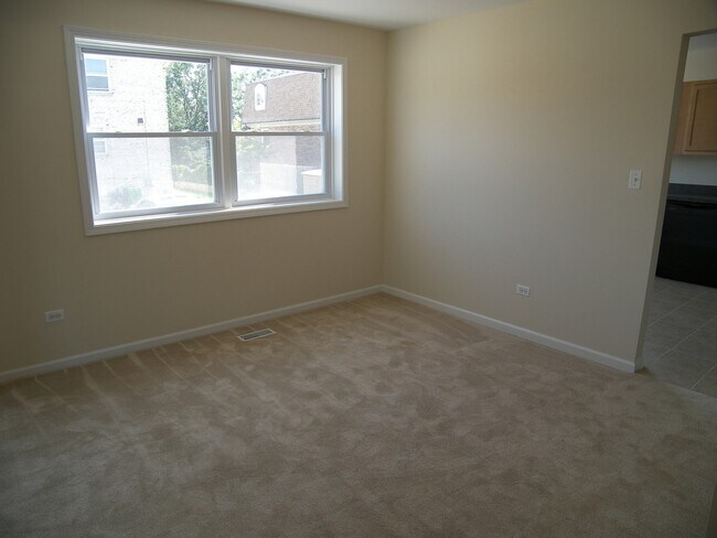 Dining Area - 1536 S Mannheim Rd Unit 2