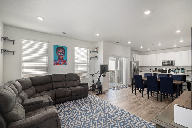 Photo - 635 Cottonwood Ave