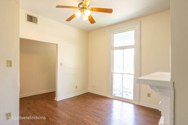 Photo - 127 W Jackson St