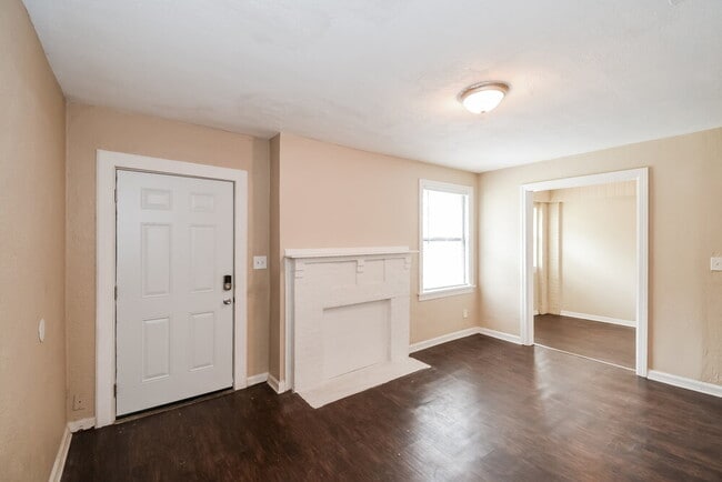 Photo - 346 W 68th St