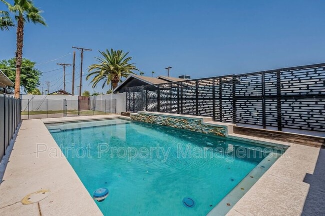 Photo - 3901 N 83rd St