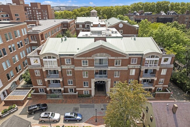 Building Photo - 130 Mt Auburn St Unit 113