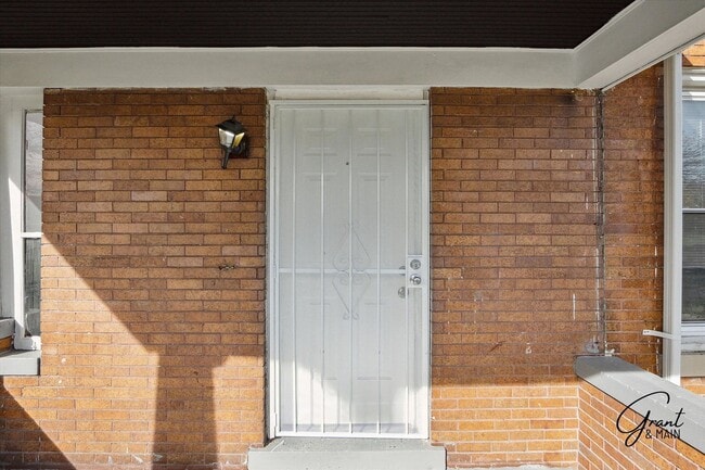 Photo - 4 Bedroom newly renovated $1500