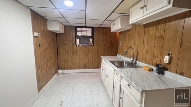 Photo - 162 E 57th St Unit 1