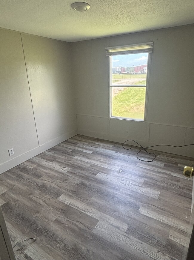 Photo - 1294 FM2108