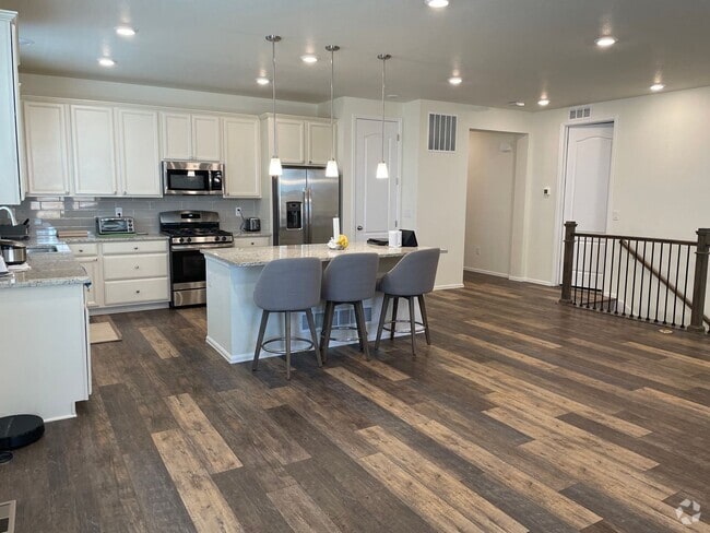 Building Photo - Beautiful Ranch-Style 3 bed, 2 Bath House ...