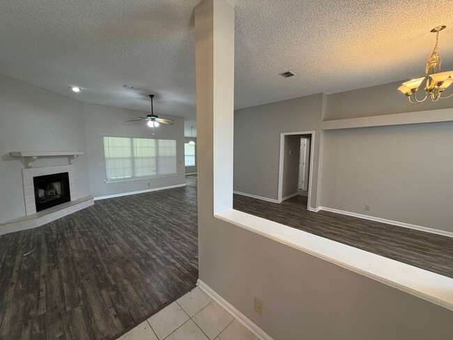 Photo - 401 Wild Grape Dr