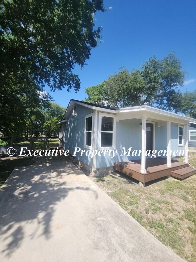 Photo - 504 W Avenue A