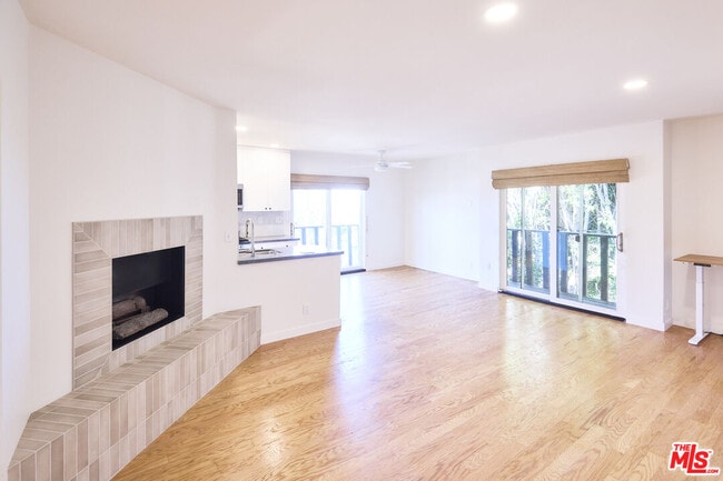Building Photo - 302 Ashland Ave Unit 201