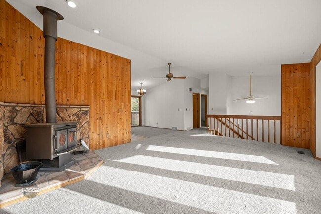 Photo - Charming Eagle River Split-Level – Mountai...