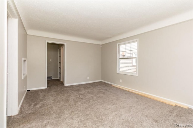 Photo - 16011 Manning St