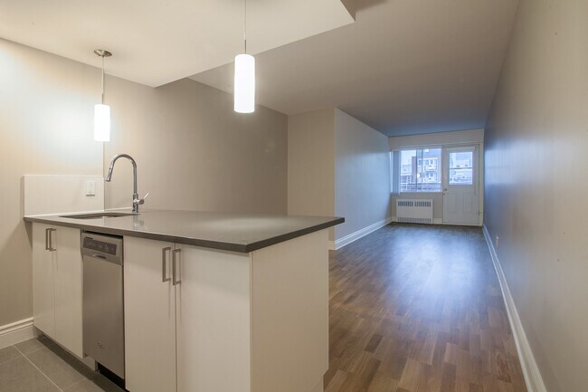 Photo - 3460 Rue Durocher Unit 408