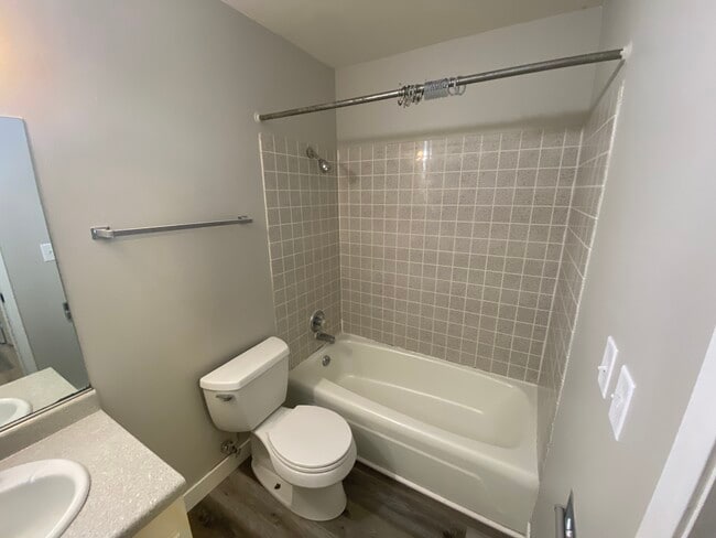Oakwood Manor Apartments
