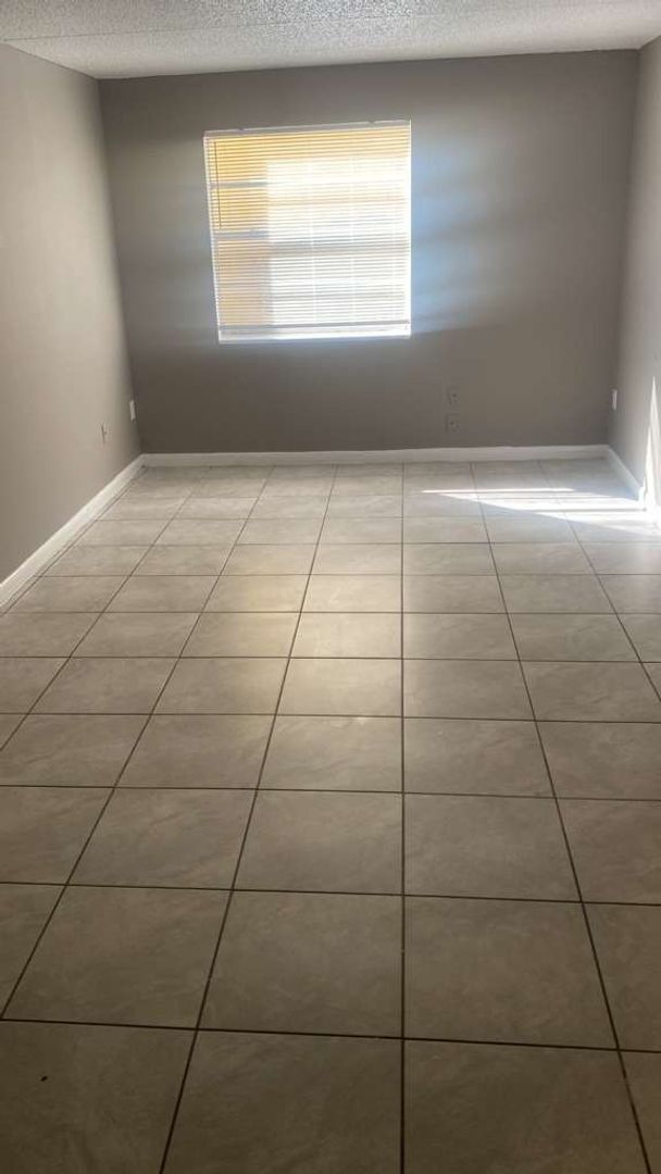 Photo - Fully Renovated 2/1 Available for Immediate Rent! Unidad 25